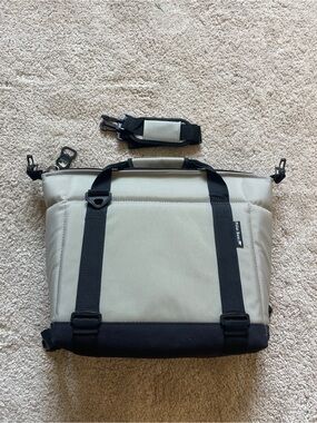 Polar Bear light soft cooler 12 packs